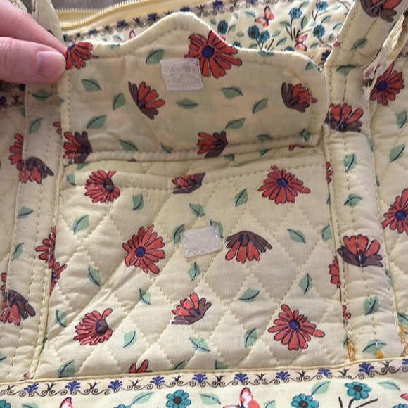 Yellow floral quilted purse - Picture 3 of 10